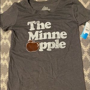 Women’s Size XS Minneapolis T-shirt NWT
